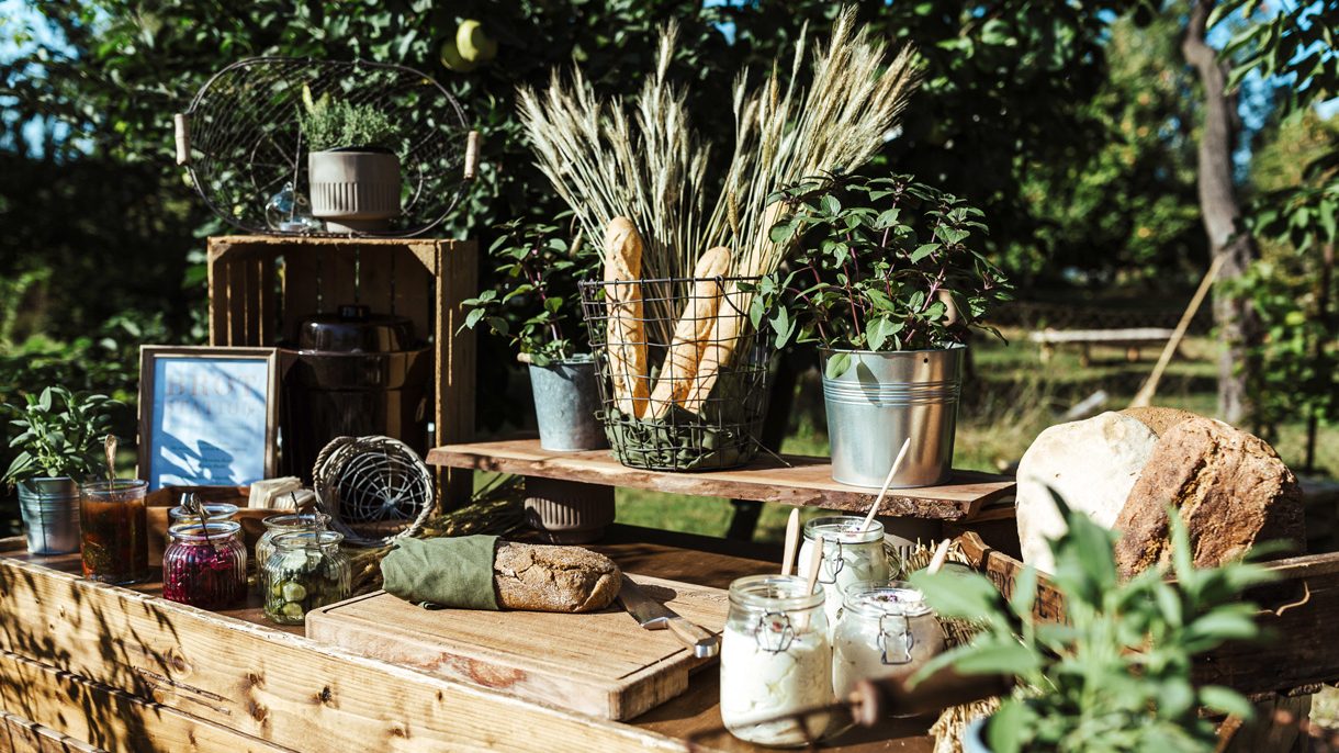 Eventcatering-Buffet-mit-Brot