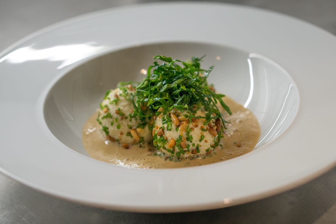 Parmesanknödel im vegetarischen Sternerestaurant Cookies Cream