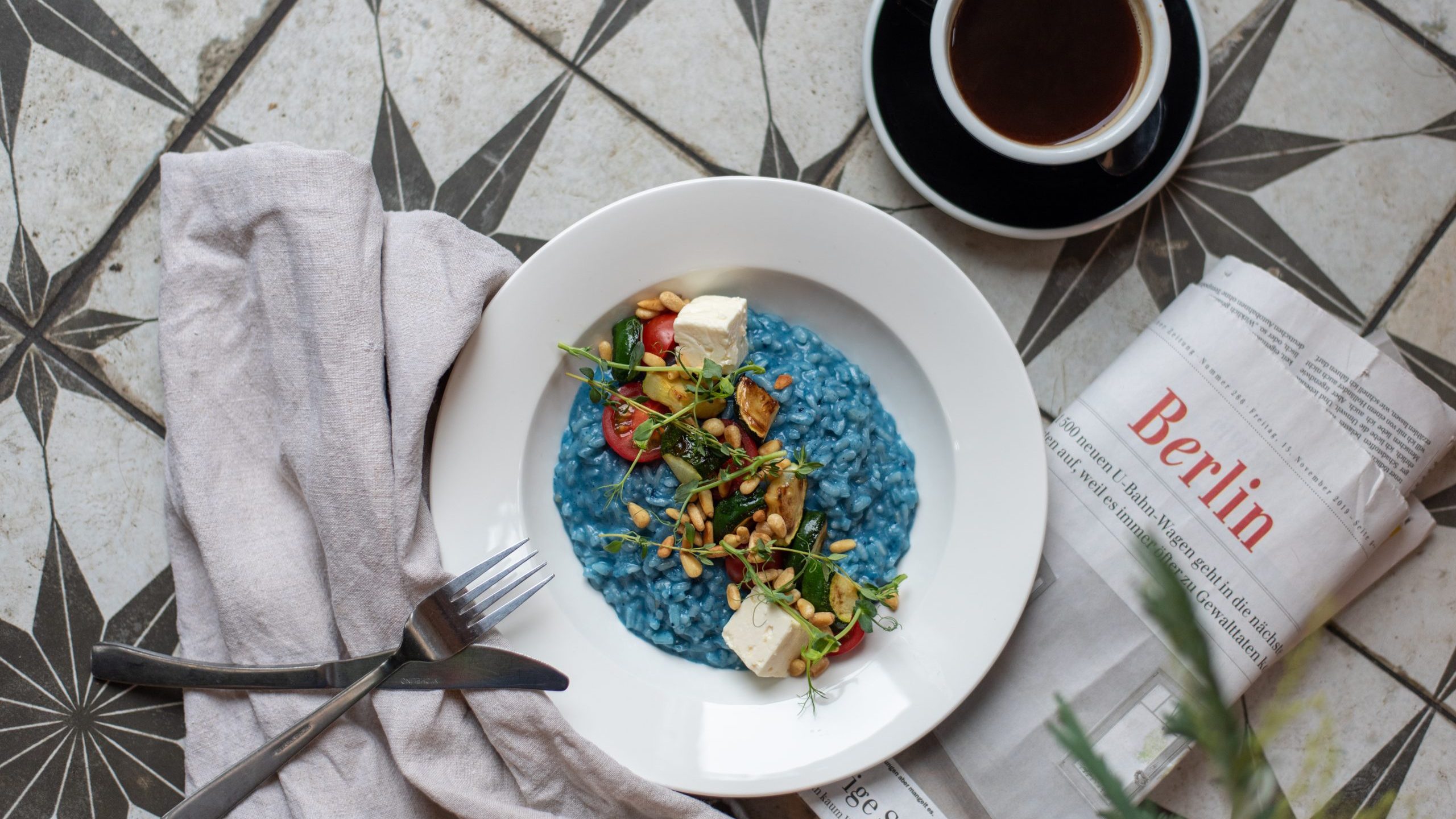 Risotto mit Spirulina zum Lunch im Venue in Neukölln